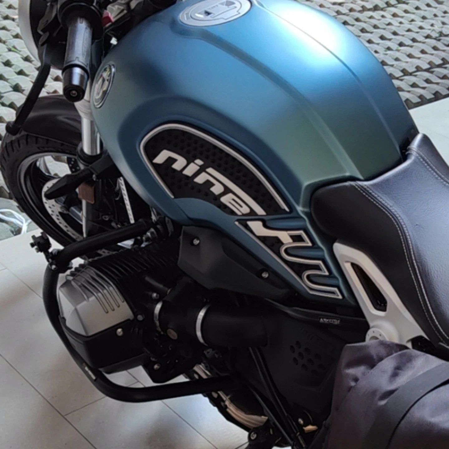 For BMW RnineT R nine T R nineT R NINET motorcycle stickers Anti slip sticker Knee pad side stickers Tank pad protective sticker