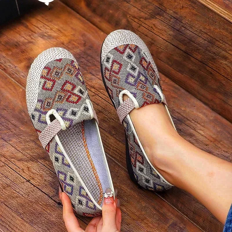 

Women Casual Shoes 2024 Summer Fashion Ethnic Embroidery Flat Shoes Female Soft Sole Slip-on Round Toed Loafers Zapatos