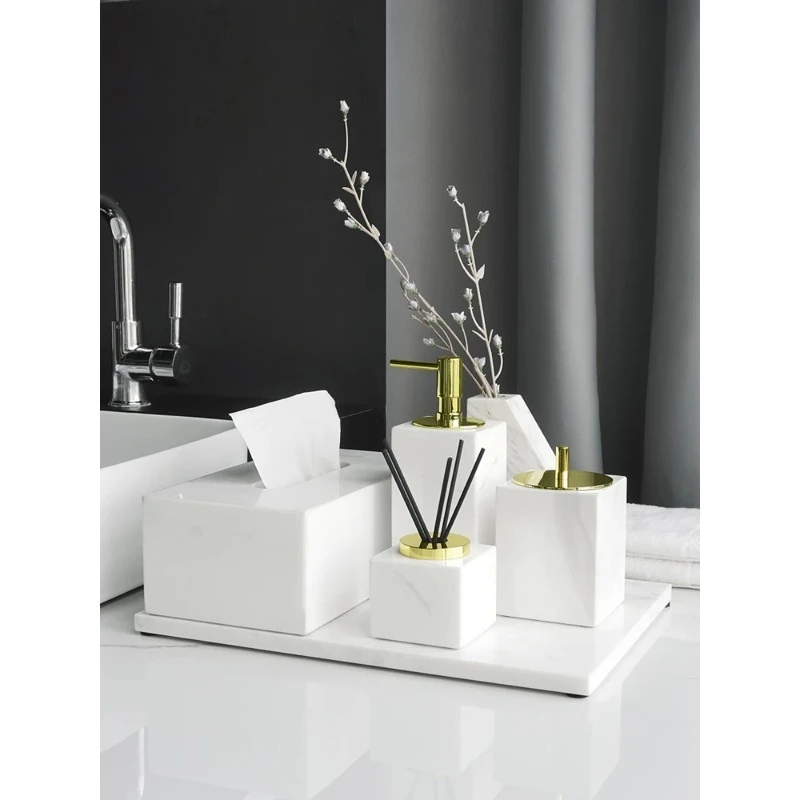 

Роскошный набор для ванной комнаты Volakos из белого натурального мрамора с золотыми акцентами - поднос для дозатора мыла для туалетного столика, спа-отеля, декор