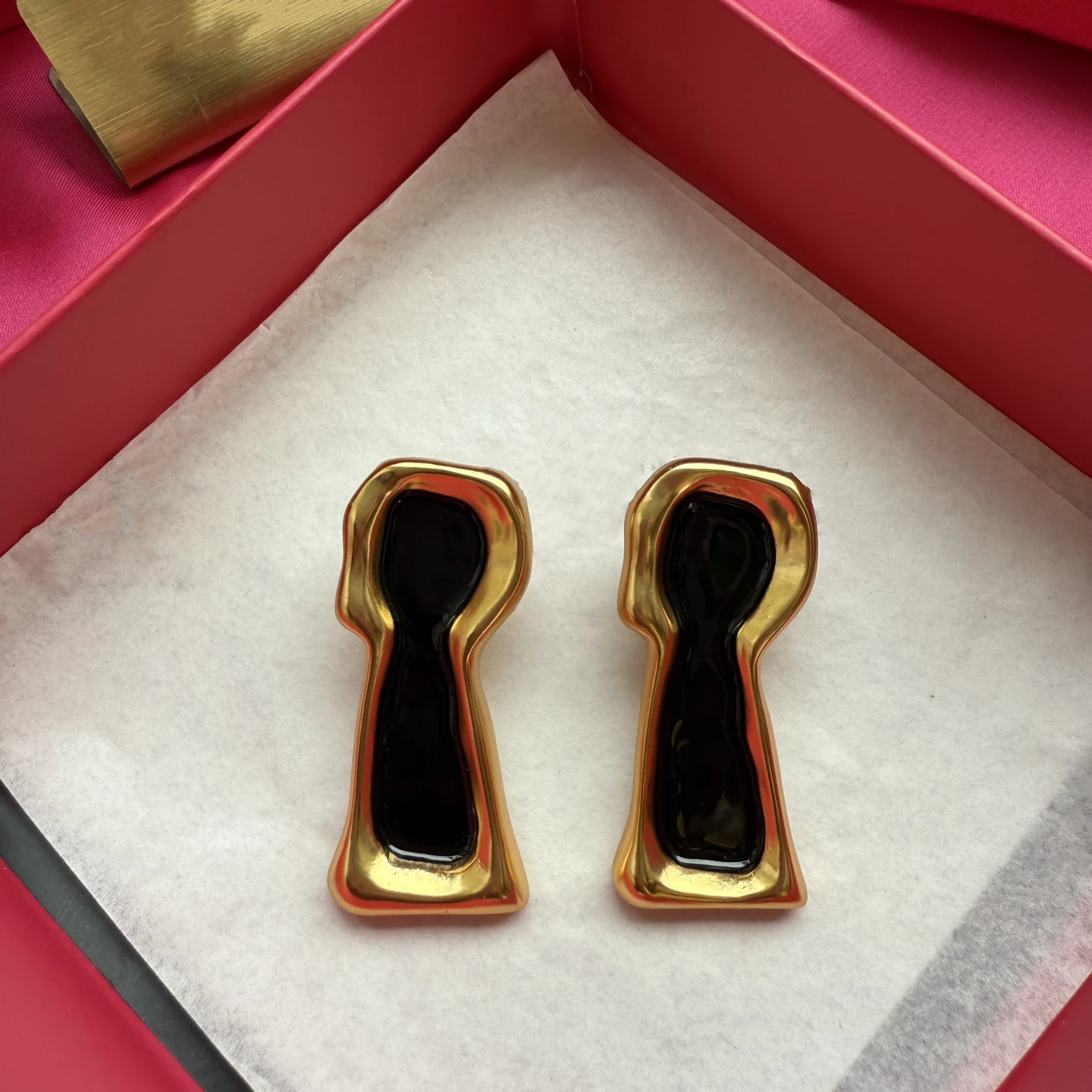Europe America Gold Plated Brass Black Drip Glaze Keyhole Earrings Women Designer Luxury Jewelry Trend