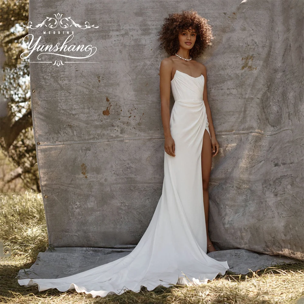 YunShang Maßgeschneidertes trägerloses Meerjungfrau-Hochzeitskleid mit U-Boot-Ausschnitt, Rüschen, Simples Morden, hoher Schlitz, Sweep-Zug, 2025, ärmellos