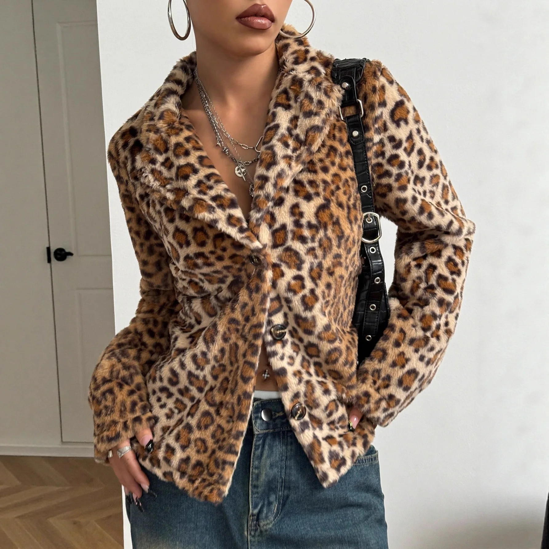 

2025 Autumn New Women's Buckle Lapel Thickened Leopard Print Jacket Wool Coat Women Winter Jacket