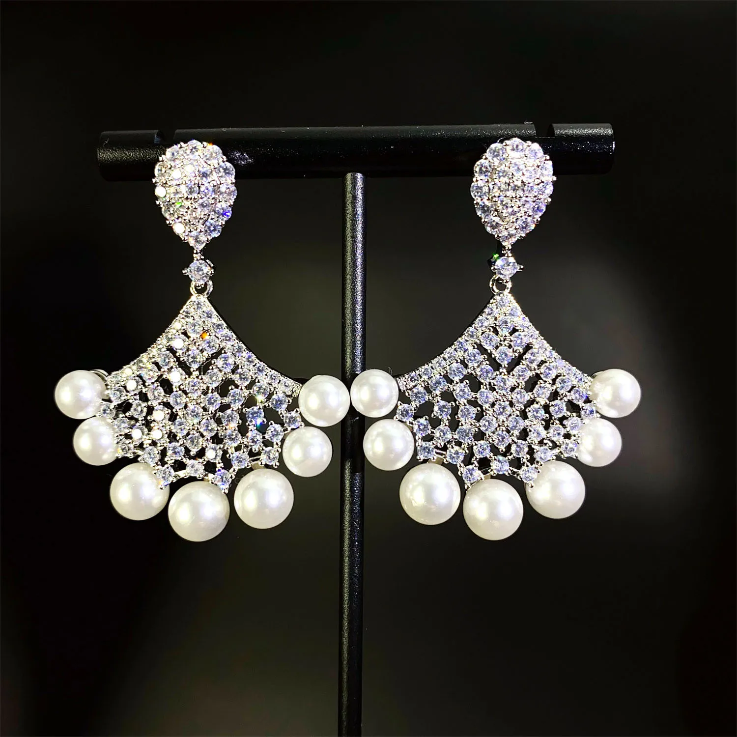 

New French light luxury fan-shaped pearl earrings earrings with women's zirconia jewellery set dinner prom summer activities E81