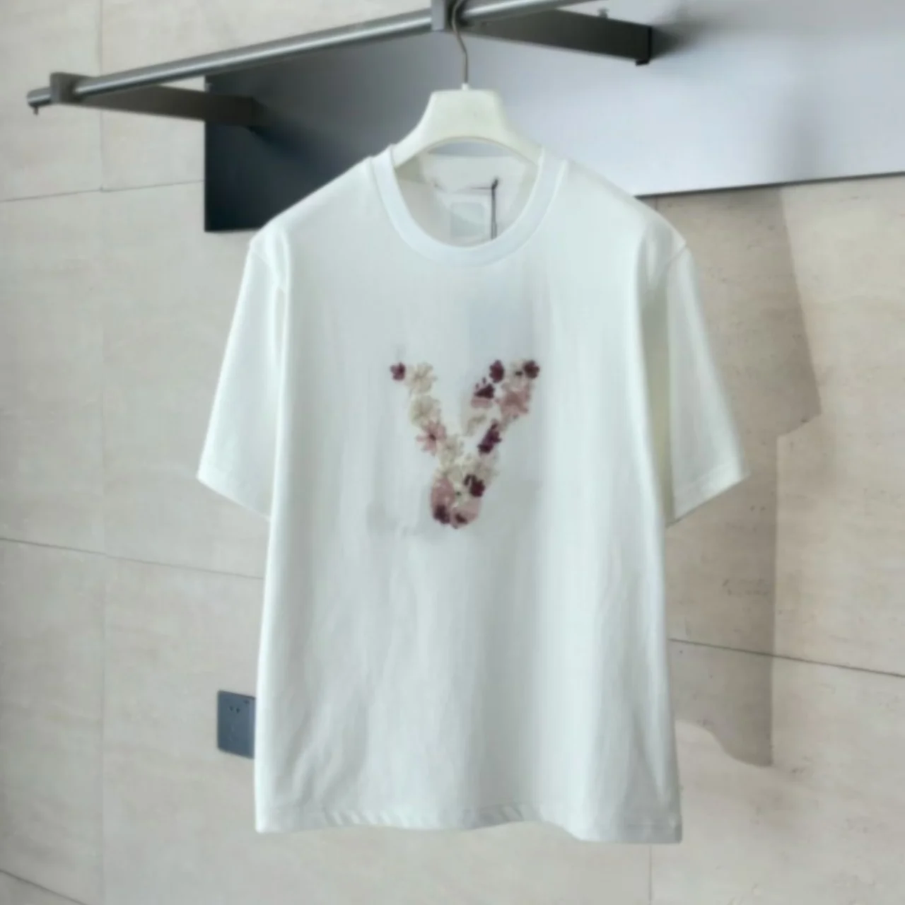 

Европейско-американская высококачественная новинка 2025 года: футболка с вышивкой сакуры, свободного кроя, из дышащего хлопка, летняя