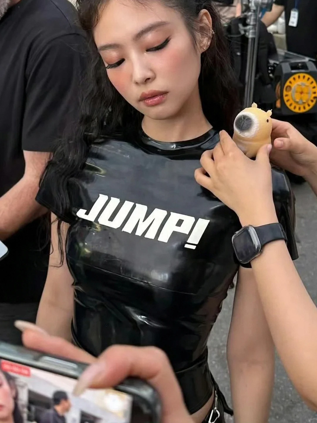 

ROMORE Jennie Bla с буквенным принтом, футболка из искусственной кожи ort Sve, топ для танцев, повседневная женская летняя футболка Faion