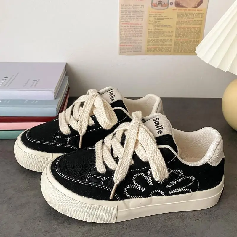 China-Chic-Stil dicke Sohlen Segeltuchs chuhe für Frauen im Frühjahr und Herbst 2023 neue Freizeit-und vielseitige Studenten sportschuhe