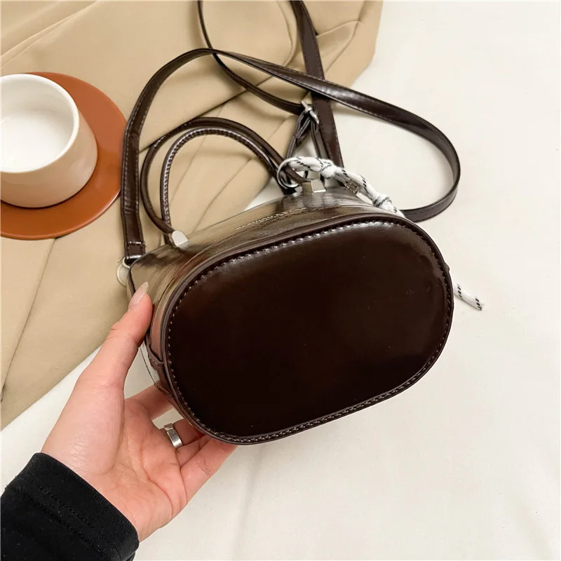 2025 럭셔리 브랜드 신제품! 한국 스타일 패셔너블하고 다재다능한 여성용 핸드헬드 버킷백, 캐주얼하고 트렌디한 레트로 소형 토트백