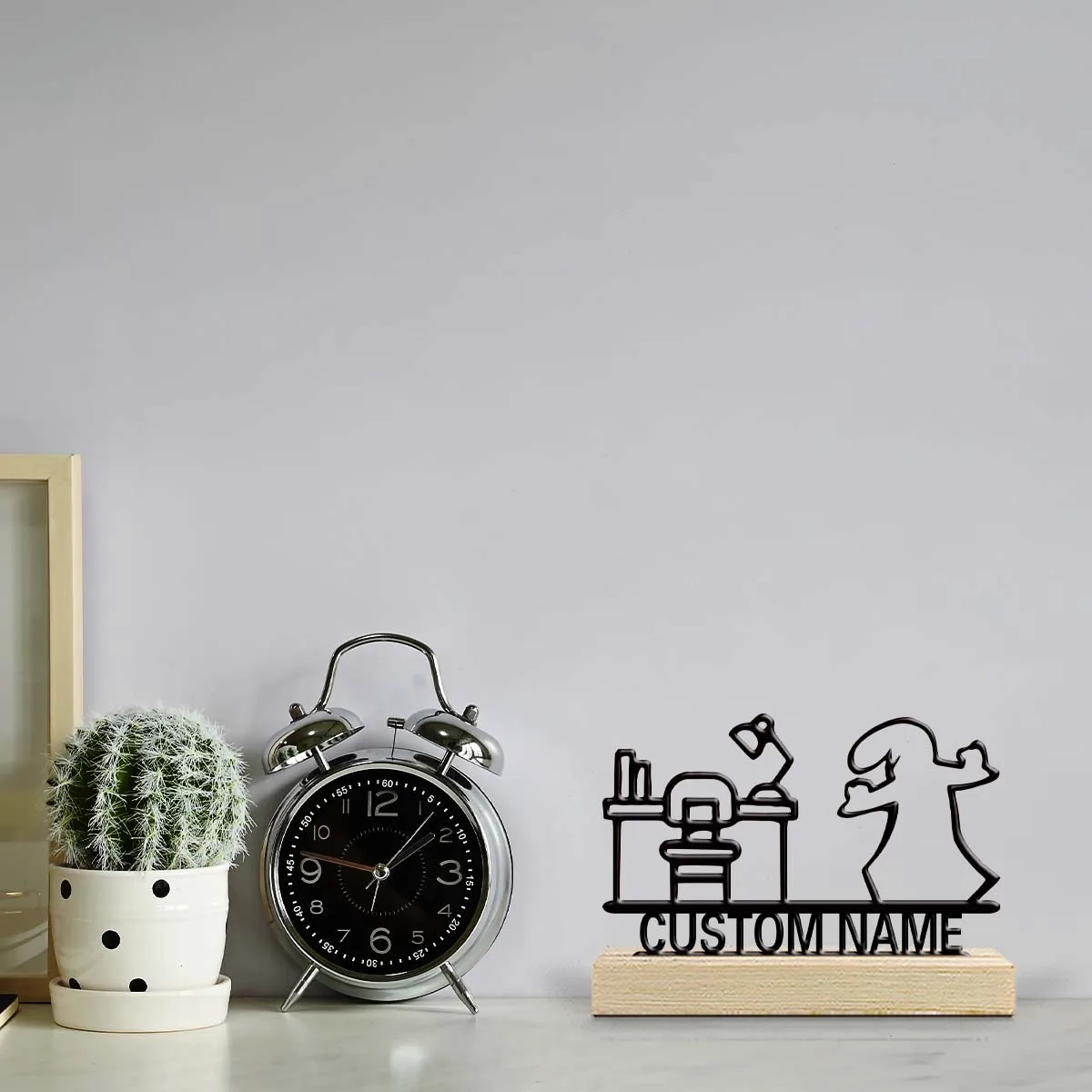 1pc Personalized Desktop Metal Ornaments Customizable Name Equipped with A Wooden Base Bar Decoration, Holiday Gifts