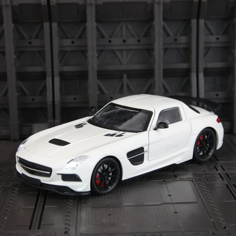 Para 1:24 Mercedes Benz SLR supercoche de aleación modelo puertas de decoración de coche y maletero del capó del motor se puede abrir para juguetes para niños