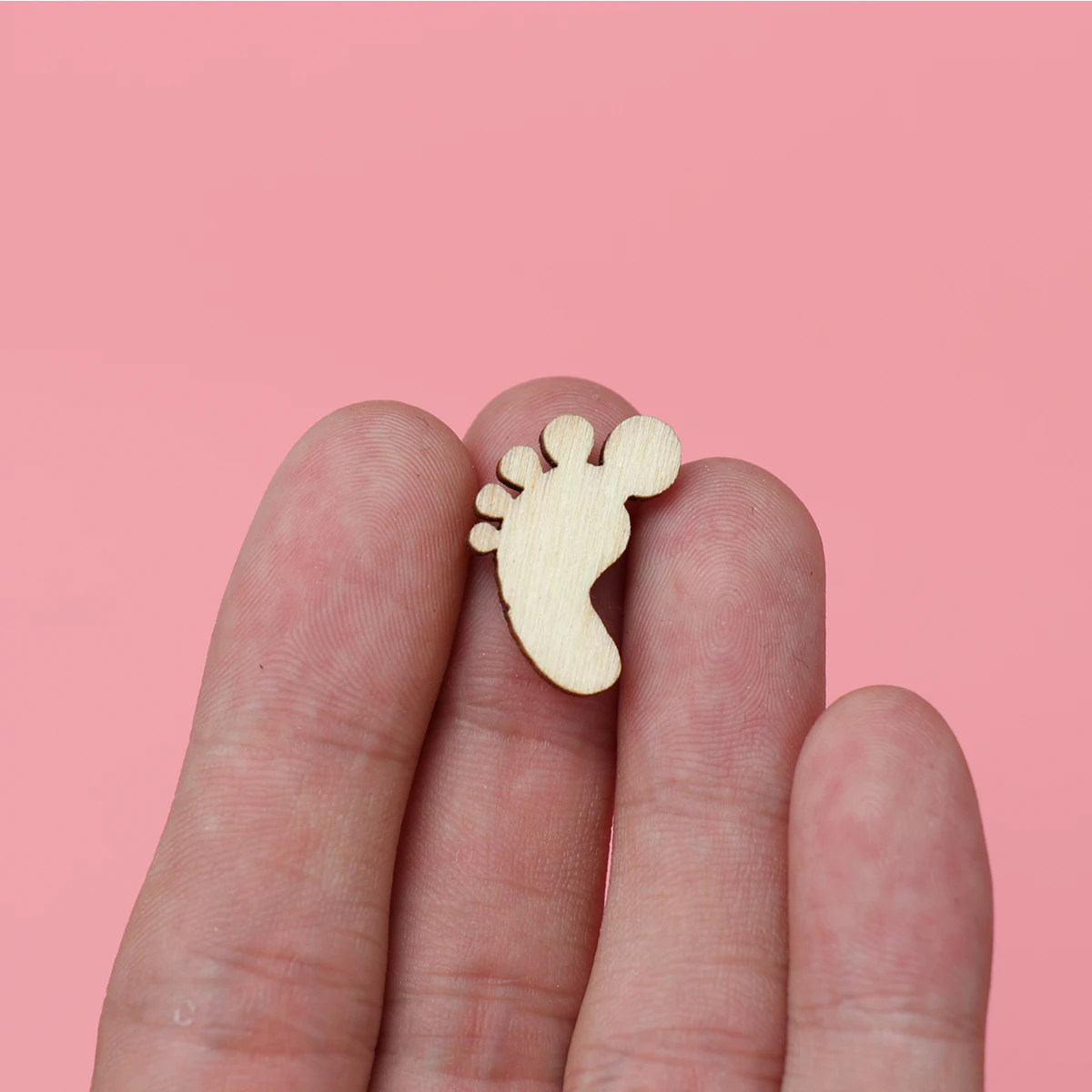 

50pcs Foot Wooden Ornaments Smooth Wooden Cutouts Surface DIY Crafts Holiday Decorations Unique Shape Safe Material