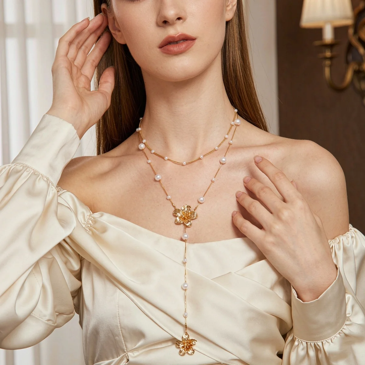 Französische Ästhetik Simulierte Perlenblumen-Anhänger-Halskette für Frauen Eleganter Metall-Blumen-Y-förmiger Choker Hochzeitsschmuck – Detail 4