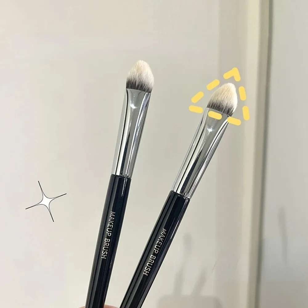 Brocha para resaltar el contorno, belleza cosmética, base Karsyngirl, corrector, brochas de maquillaje, herramienta de cepillo de pendiente de tres lados