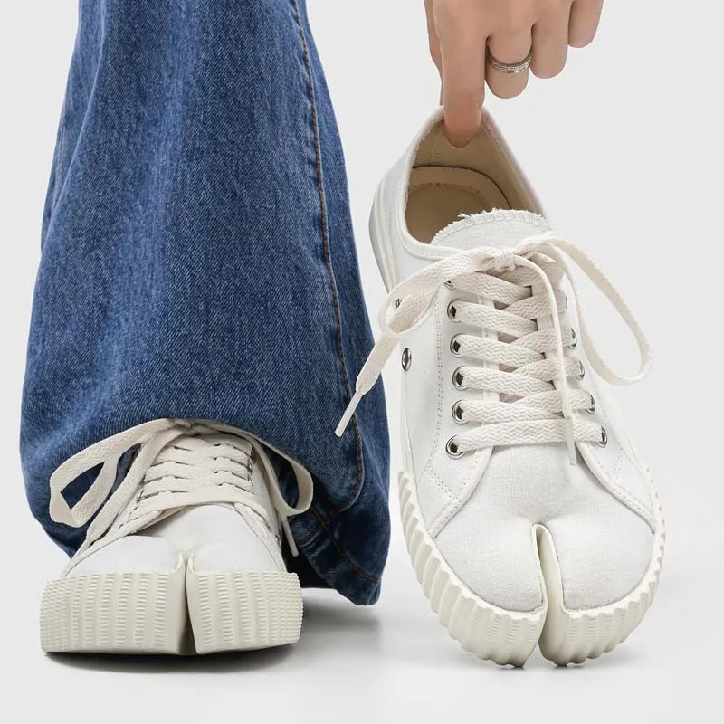 Small Niche Thick Soled Split Toe Men Canvas Shoe Retro Style Anti Slip Height Increasing Breathable Commuting Couple Board Shoe