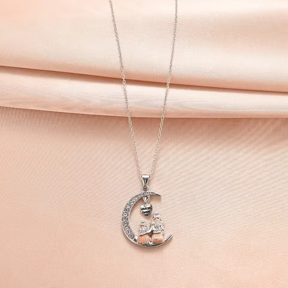 Design Exquisite Zircon Moon Mother and Daughter Embrace Pendant Necklace for Women Charm Mother's Day Chokers Jewelry
