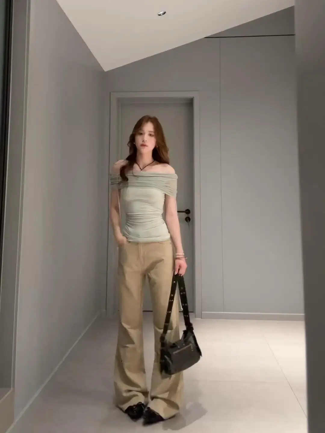 Koreaanse Sle ort Sve One schouder T-shirt dames zomer geplooid ontwerp afslankende taille cinched slim fit top