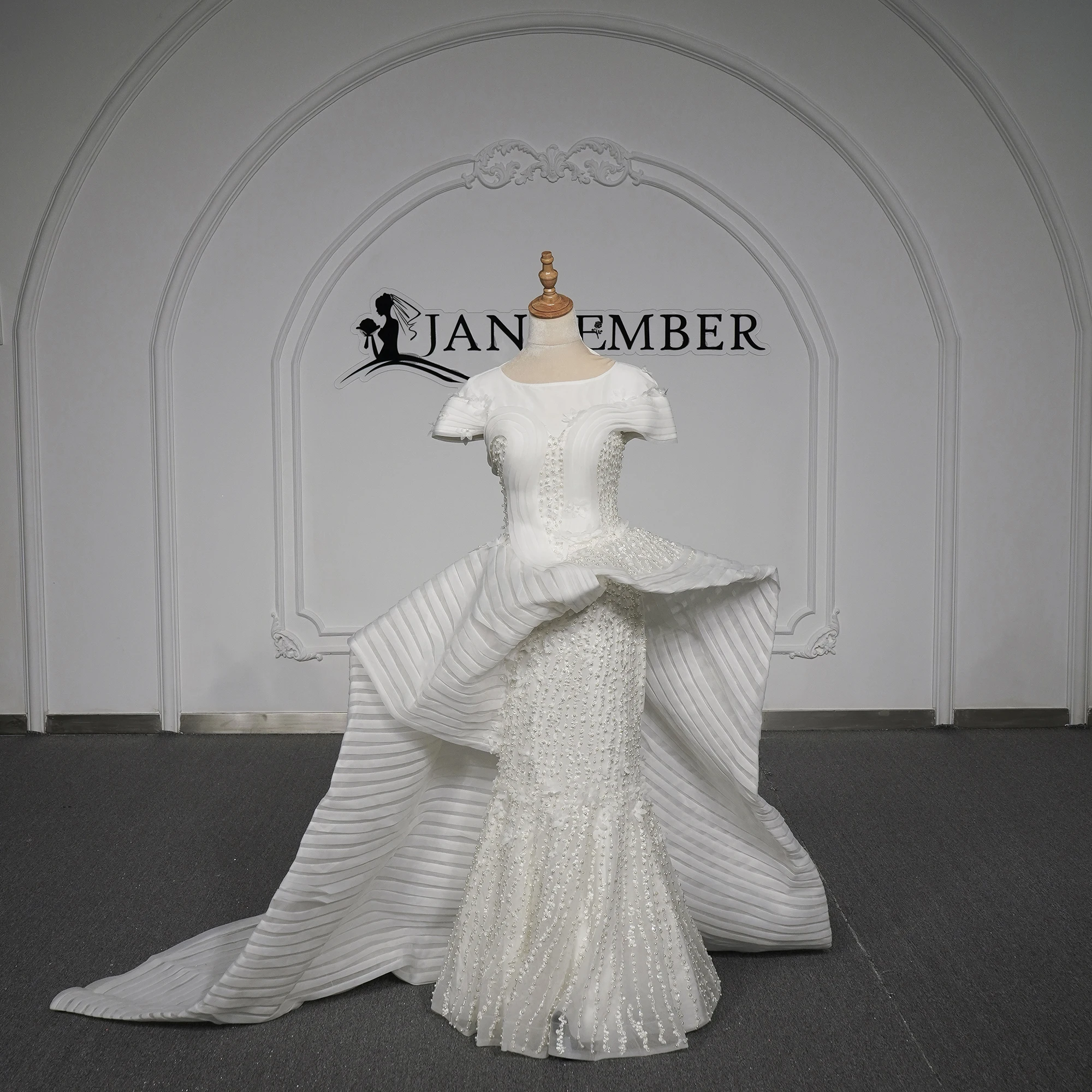 Elegant Wedding Dress White Mermaid Customized O Neck Short Sleeves 3D Floral Appliques Overskirt Chapel Train robe de mariée