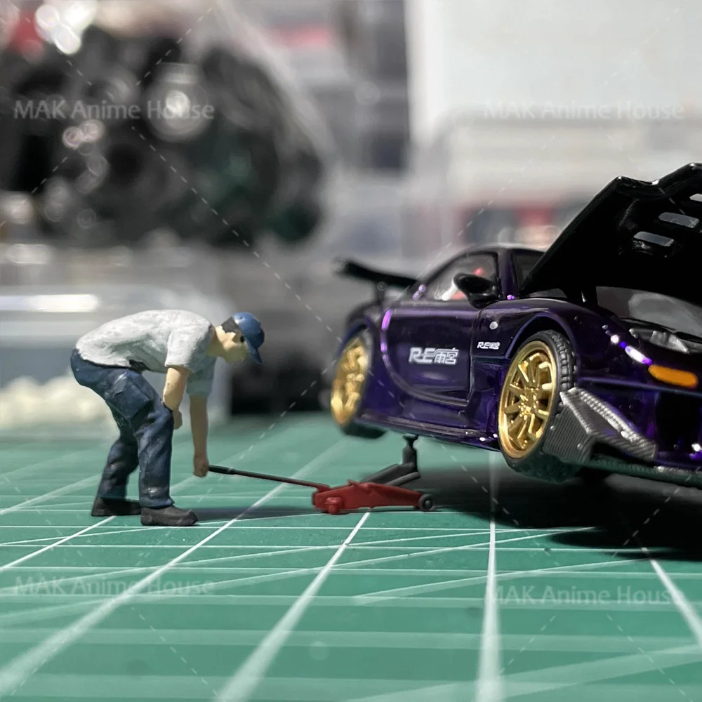 

Miniature Figure 1/64 Grease Monkey Lifting Jack Model Repair Maintenance Garage Modifications Accessories Diorama