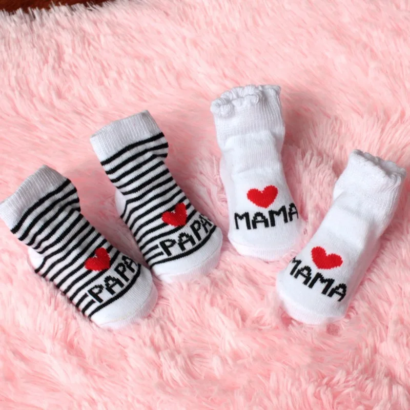 1 par de calcetines de algodón para bebés, niñas y niños, suelo antideslizante de goma, dibujos animados de amor, mamá, PAPA, niños pequeños, otoño, primavera, regalo para recién nacidos
