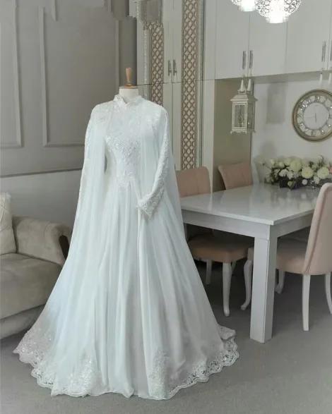 Robes de mariée arabes musulmanes avec Cape dentelle Appliques col haut dubaï caftan princesse mariée robe de mariée personnalisée