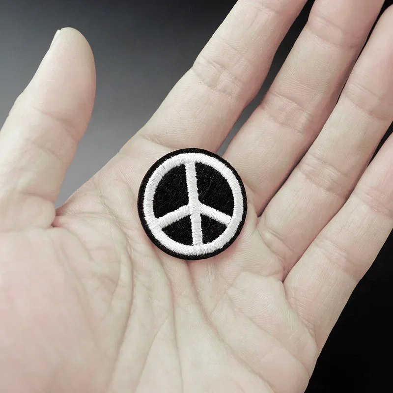 World Peace Sign (Size:2.9cm) Cloth Badge Mend Decorate Patch Jeans Jackets Bag Shoes Clothes Apparel Sewing Decoration Applique