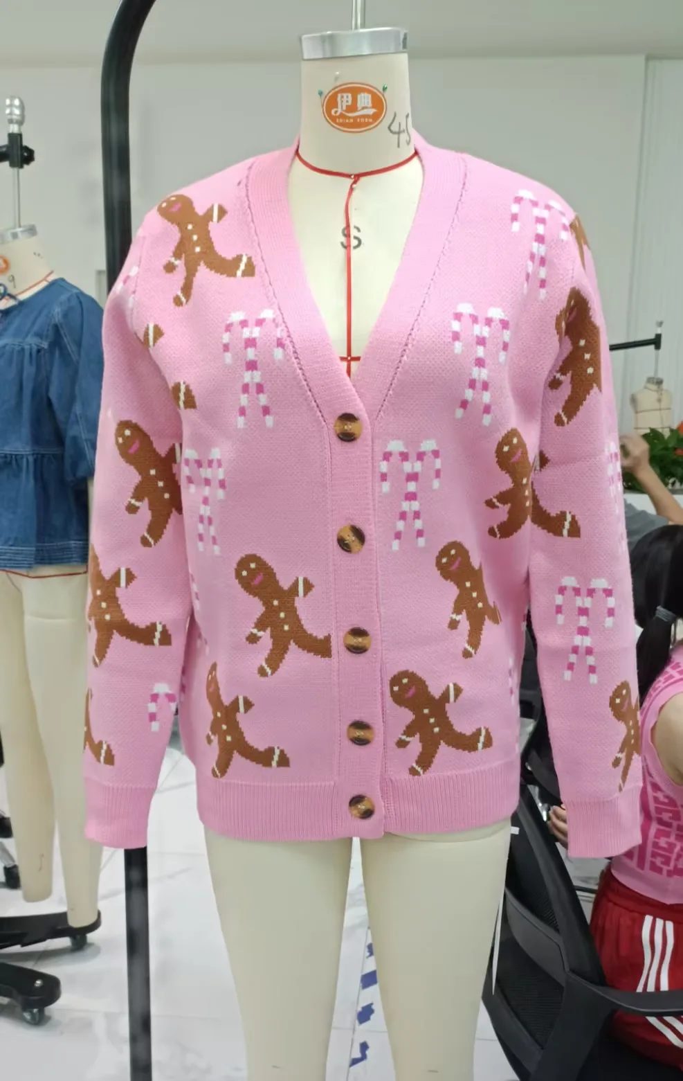 

Рождественский кардиган для женщин Y2k, свитера с графическим рисунком ярких тростей, праздничный свободный свитер на пуговицах, вязаная одежда с открытым передним узлом