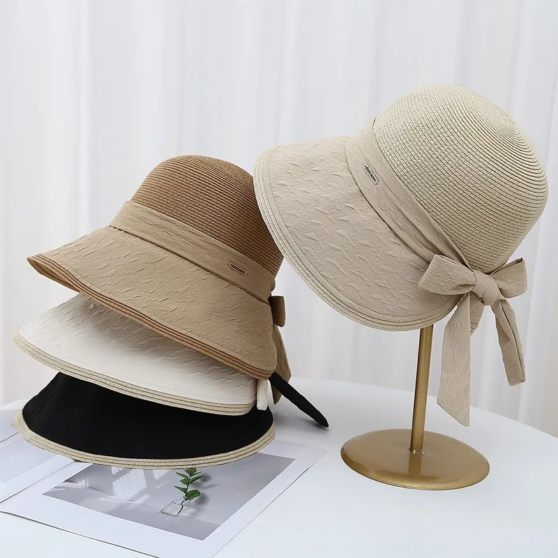 

A new style of elegant hat with rear slit and linen patchwork featuring pastoral fake for