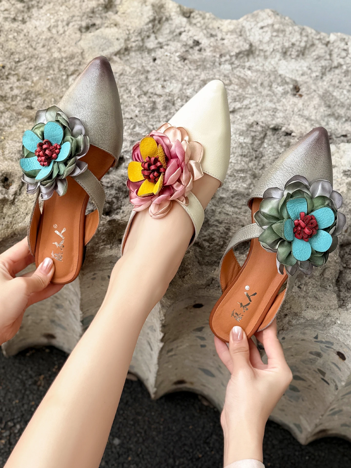 New Chinese Style Floral Decorated Pointed Toe Sandals Retro Elegant Genuine Leather Covered Head Women's Slippers Summer