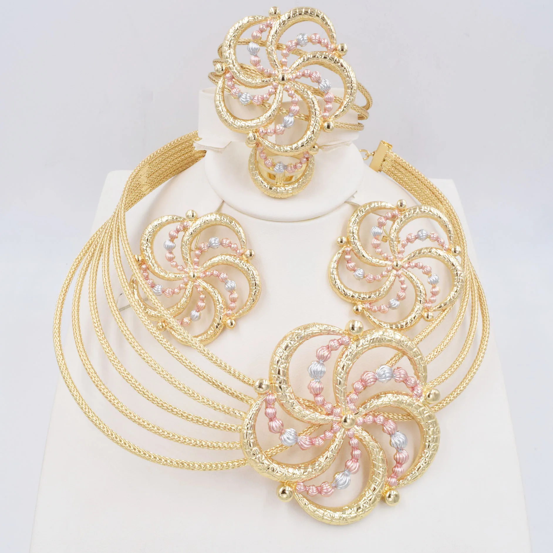 

Italian Gold Plated Jewelry Set Dubai Gold Color High Quality Ladies Necklace Earrings Bracelet Rings Banquet Wedding Jewelry