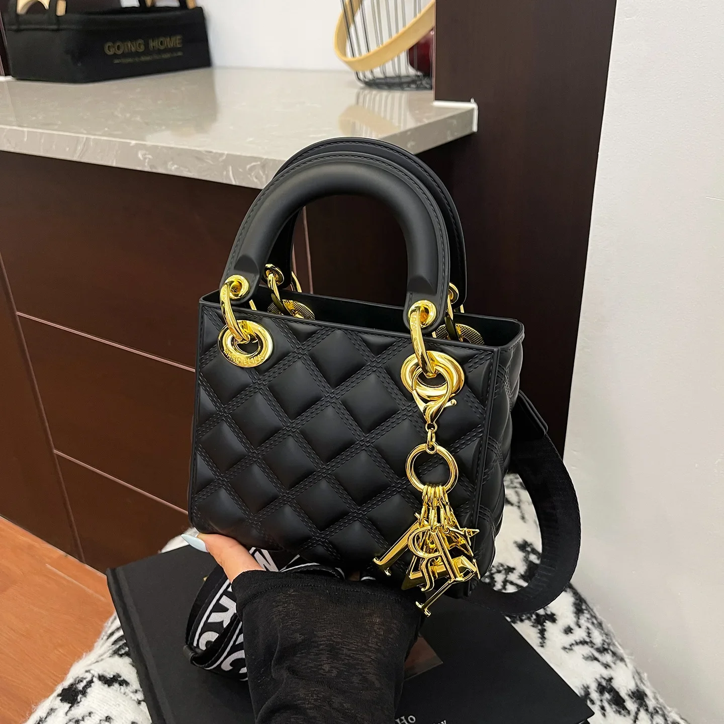 

Premium Diamond Portable Small Square Bag Women's New Trendy Fashion Daily Travel Commuter Shoulder Messenger Bag