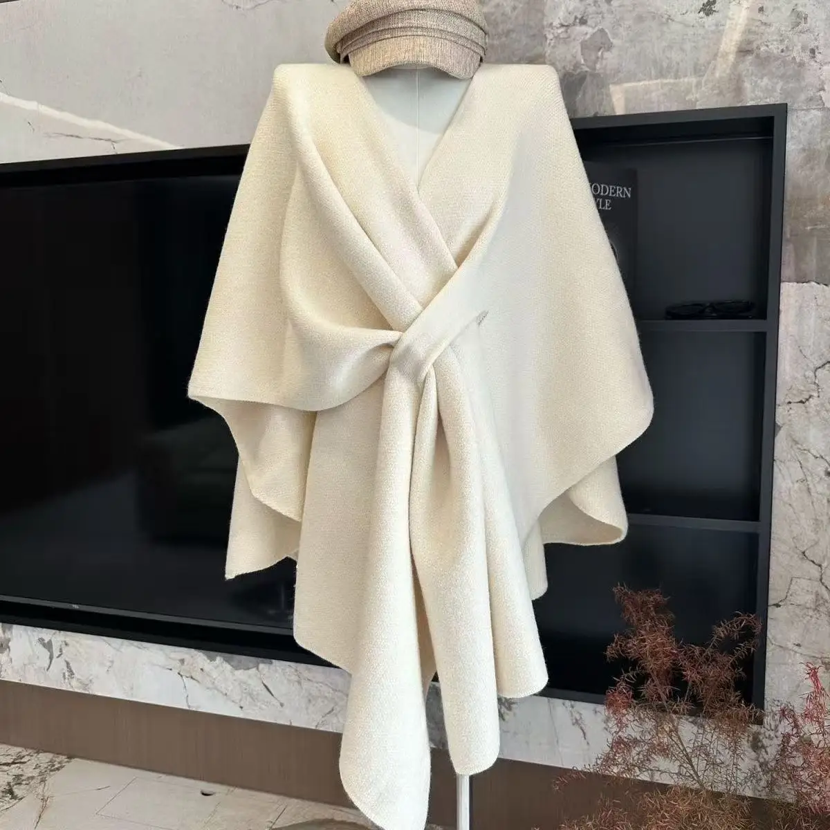 

Niche Simple Autumn Winter Cloak Women's Thicken Velvet Artificial Fur Woolen Shawl High-end Casual Fashion Cape Coat Female