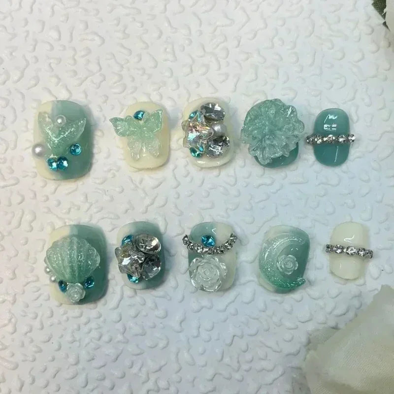 10ชิ้นไล่โทนสีสีเขียวเล็บสั้นกดบนน่ารัก3Dเมอร์เมดเปลือกหอยออกแบบเล็บปลอมด้วยผีเสื้อดวงจันทร์เพชรเล็บปลอมเคล็ดลับ