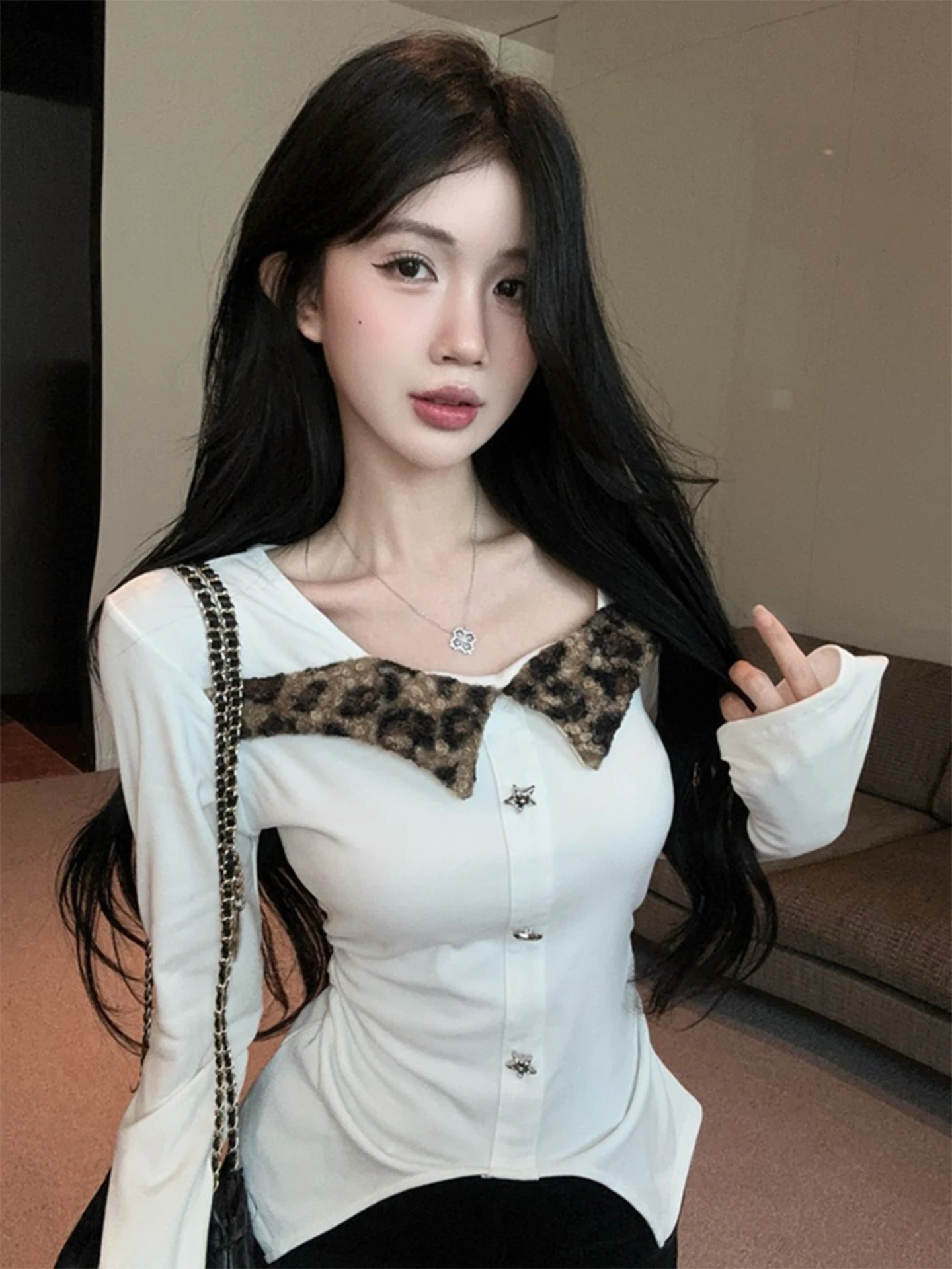 

Sweet U-Ne Splice Thiened Fce ort Svel T-irt Leopard Print High Waist Button down Casual Women's Top