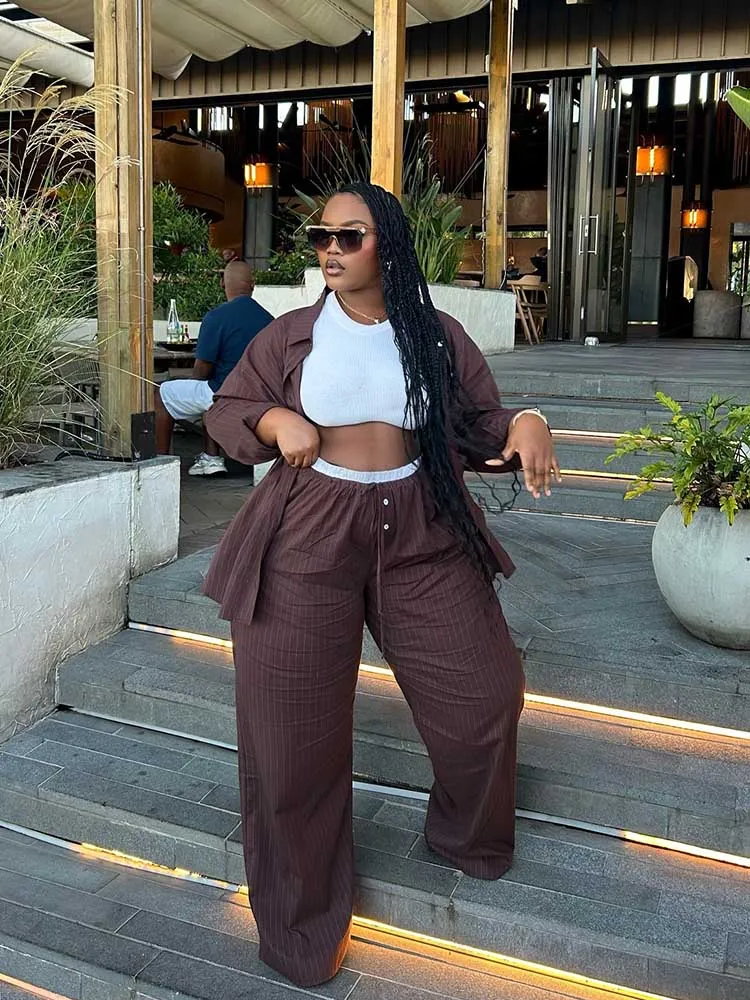 長袖シャツとワイドパンツ女性のための秋のエレガントなセット 2 ピースストライプブラウン女性服スーツ卸売ドロップシッピング