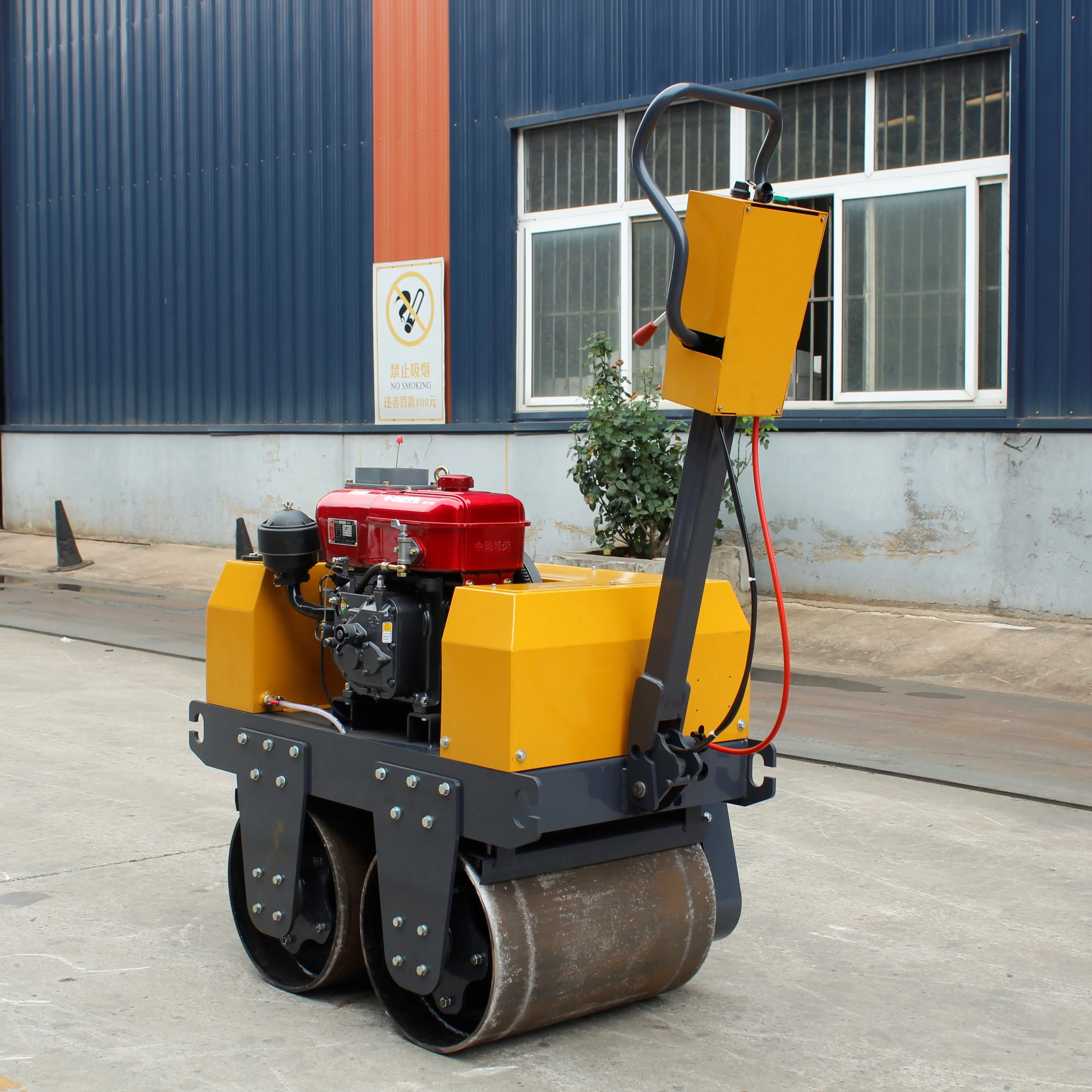 Picture 3: Walk Behind Manual Hand Vibratory Single/Double Drum Mini Road Roller for Sale