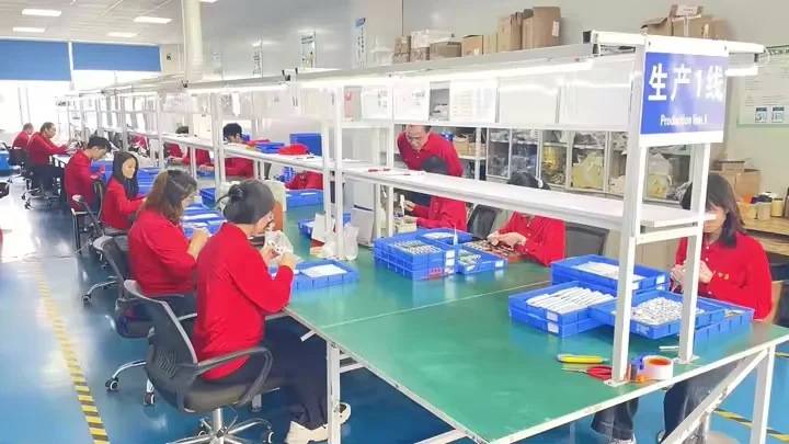 Medidor de distância a laser de golfe personalizado OEM com compensação de inclinação de bloqueio de bandeira recarregável USB de alta precisão para localizador de alcance ao ar livre