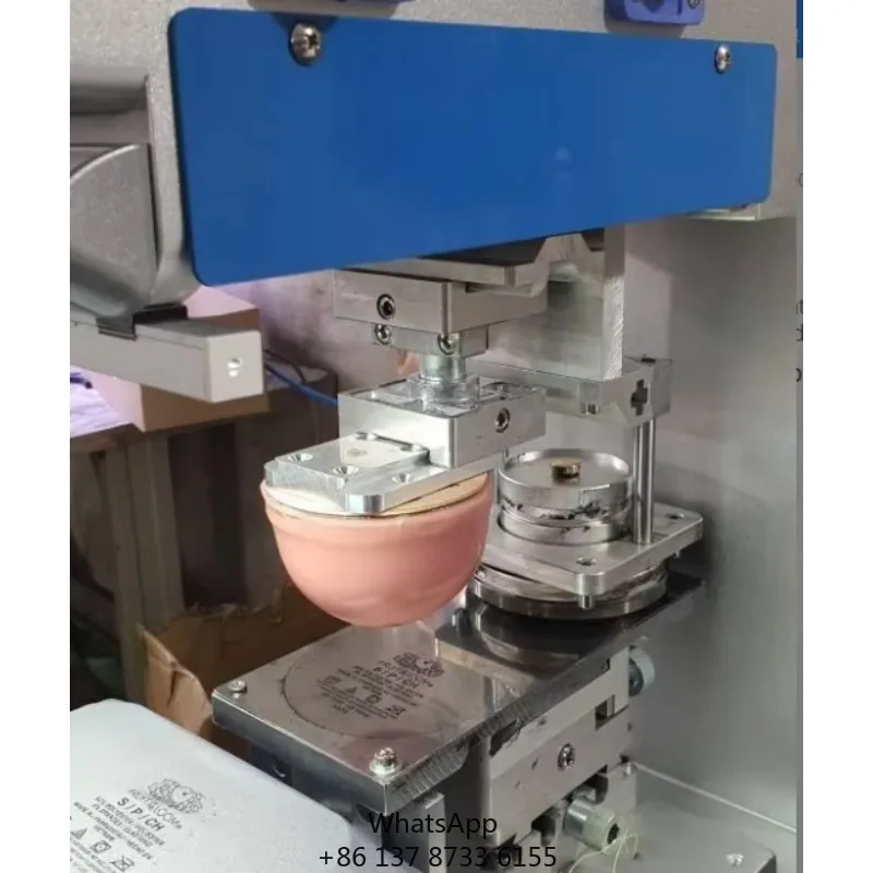 Machine d'impression par tampon utilisée une plaque d'acier