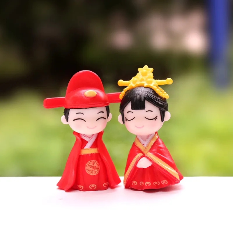 2 Pcs Cartoon Couple Doll Model Chinese Style Groom and Bride Wedding Ornament Micro Landscape Cake Ornament