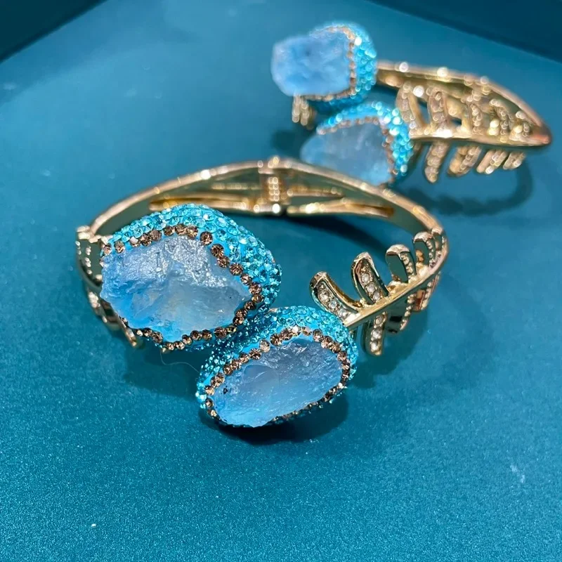 Vintage Natrual Aquamarine Cuff Bangle Women Feather Design Irregular Rough Stone Crystal Rhinestone Open Bracelet Daily Jewelry