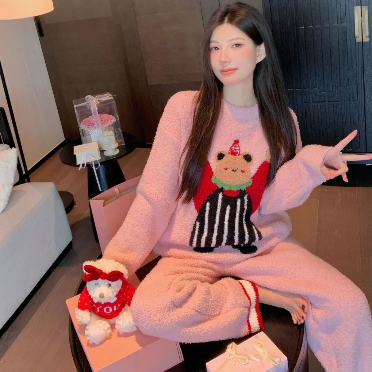 Lazy style cartoon teddy bear, sweet and cute pajamas, loose outer wear, round neck pullover, soft and thick home clothes  women