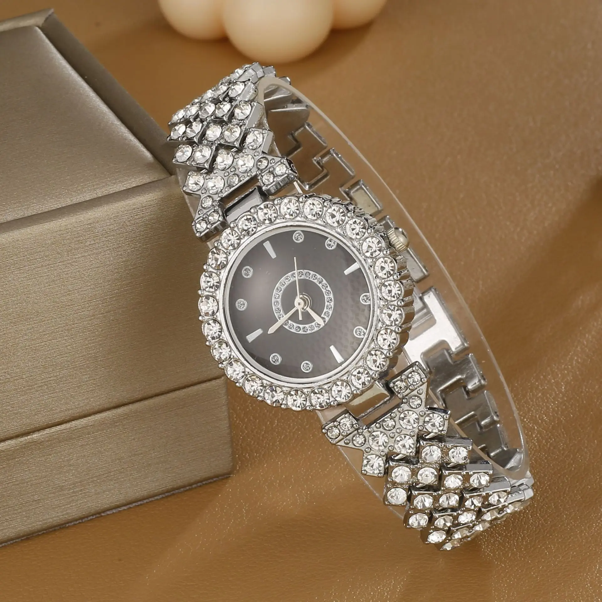 New Full Diamond Women's Watch Fashion Original Quartz Watch Women's Roman Dial Dazzling Diamond Luxury New Style