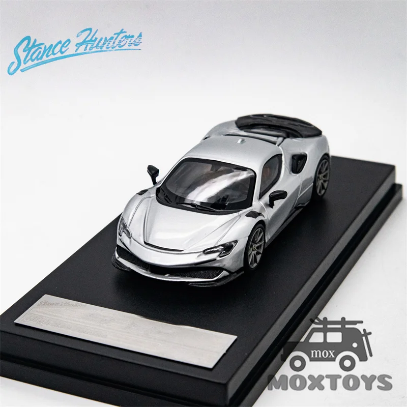 

Литая под давлением модель автомобиля Stance Hunters 1:64 Novitec SF90 Silver Limited 499