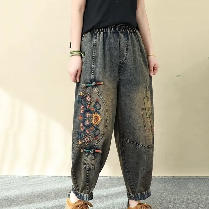 Jeans Ricamati Artistici Retrò - Embroidery Artist recensione e prezzo