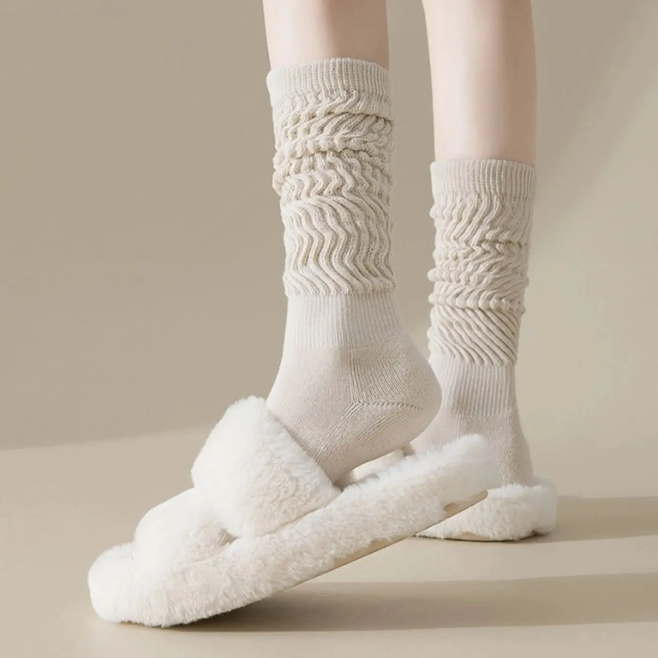 Gestapelte Socken, knielange Damensocken, plissiertes Design, dicke, flauschige Frotteesocken für Herbst und Winter, Lauf-, Fitness-, Sport- und Yoga-Socken. – Detail 8