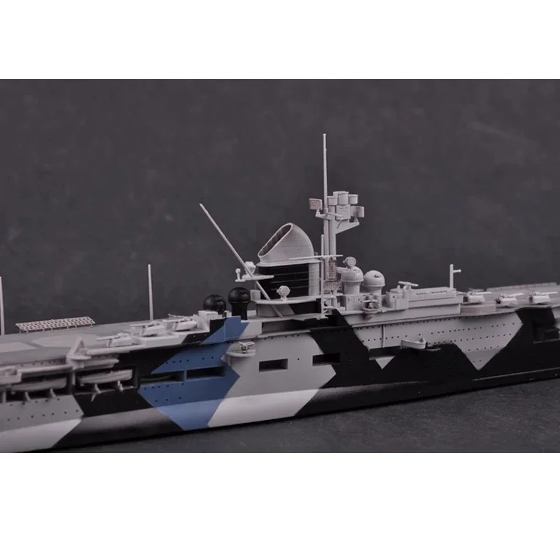 

Trumpeter Military Assembly Model 1:700 German Navy USS Graf Zeppelin