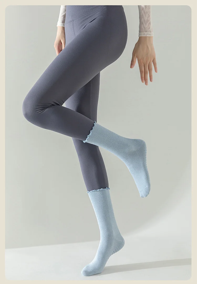3 Paar Yoga-Socken für Damen, aus reiner Baumwolle, knöchelhoch, einfarbig, mit rutschfester Sohle, ideal für Pilates, mit Rüschen, atmungsaktiv, für Sport, Fitness und zum Tragen auf dem Boden. – Detail 16