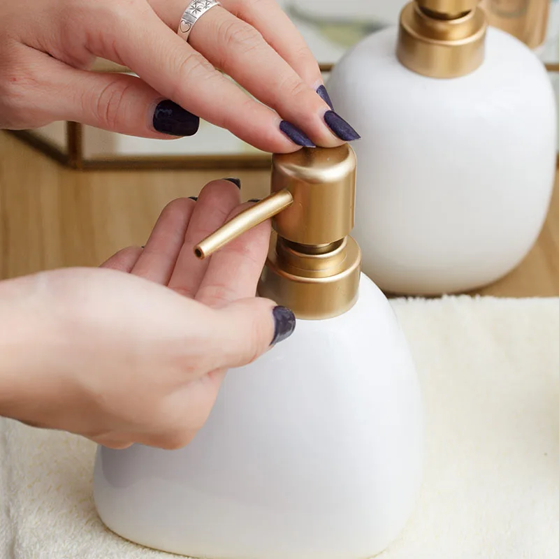 White Ceramic Soap Dispenser Hotel Bathroom Lotion Bottle Shampoo Moisture Bottling Gold Press Soap Bottle Bathroom Accessories