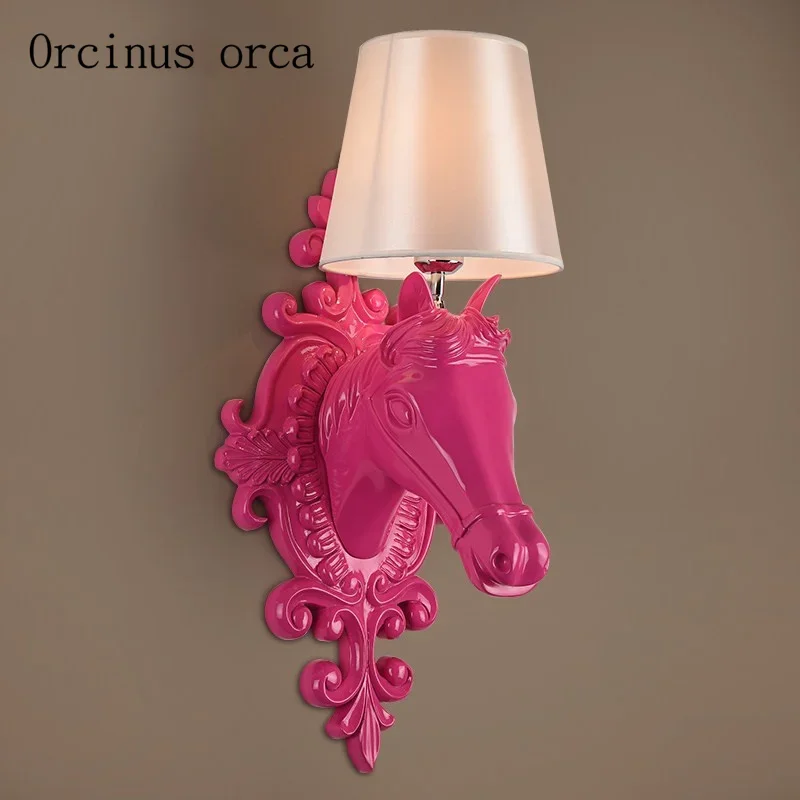 

European resin horse head wall lamp living room bedroom aisle modern minimalist creative bedside wall lamp free shipping