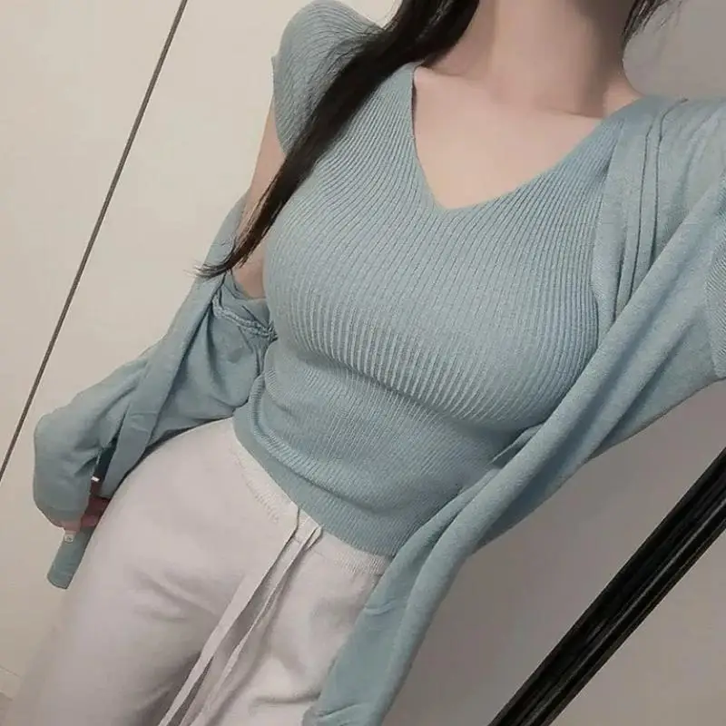 Dongda Gate New Pure Desire Lockerer Strickpullover V-Ne ort Sve Damen-Set Faionable Spring Collection