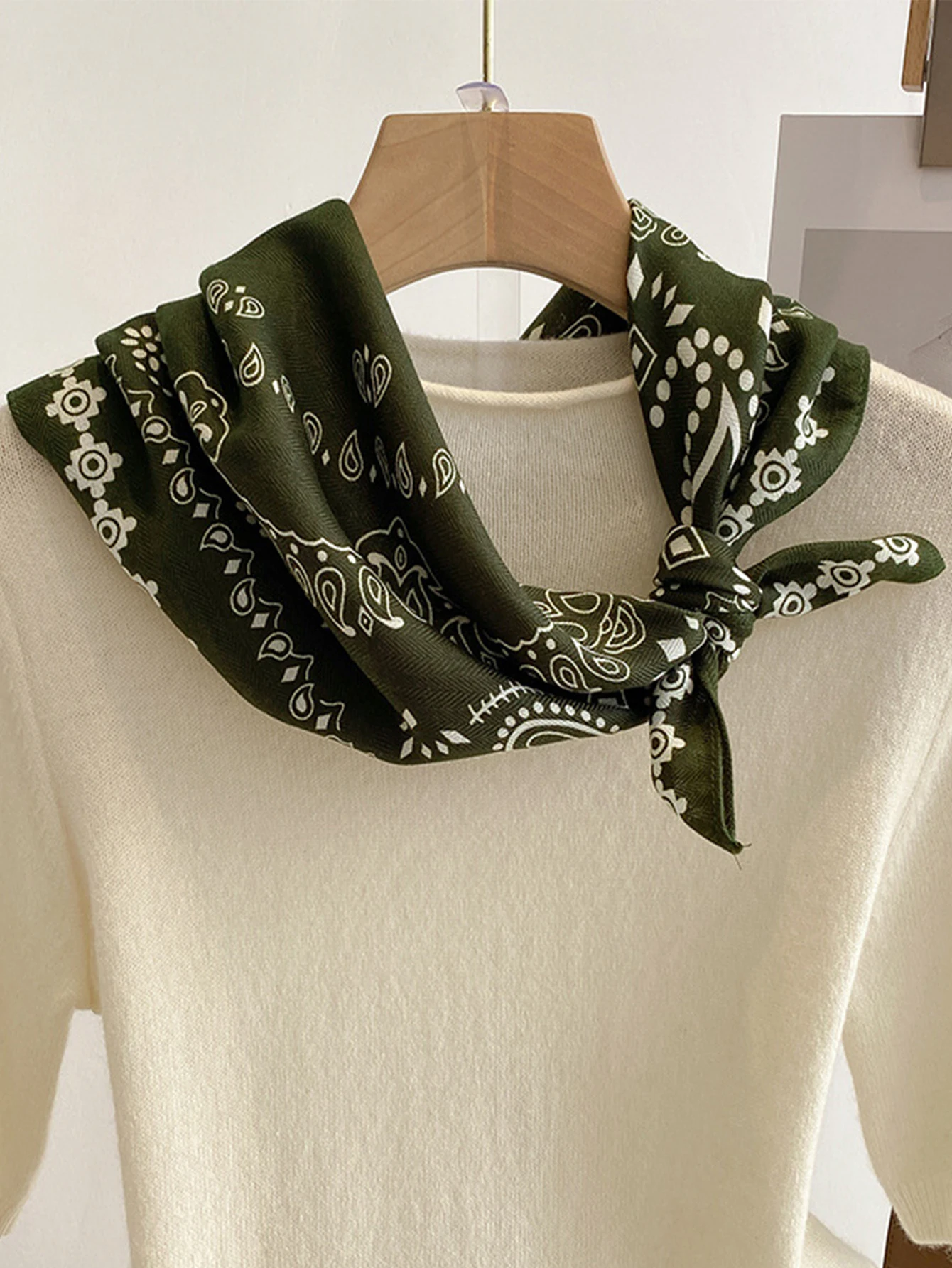 70 cm quadratischer Schal mit Cashew-Print für Damen, atmungsaktiv, Kunstseide, Bandana, luxuriöses weibliches Halstuch, modisches Hijab, Frühling/Sommer – Detail 8