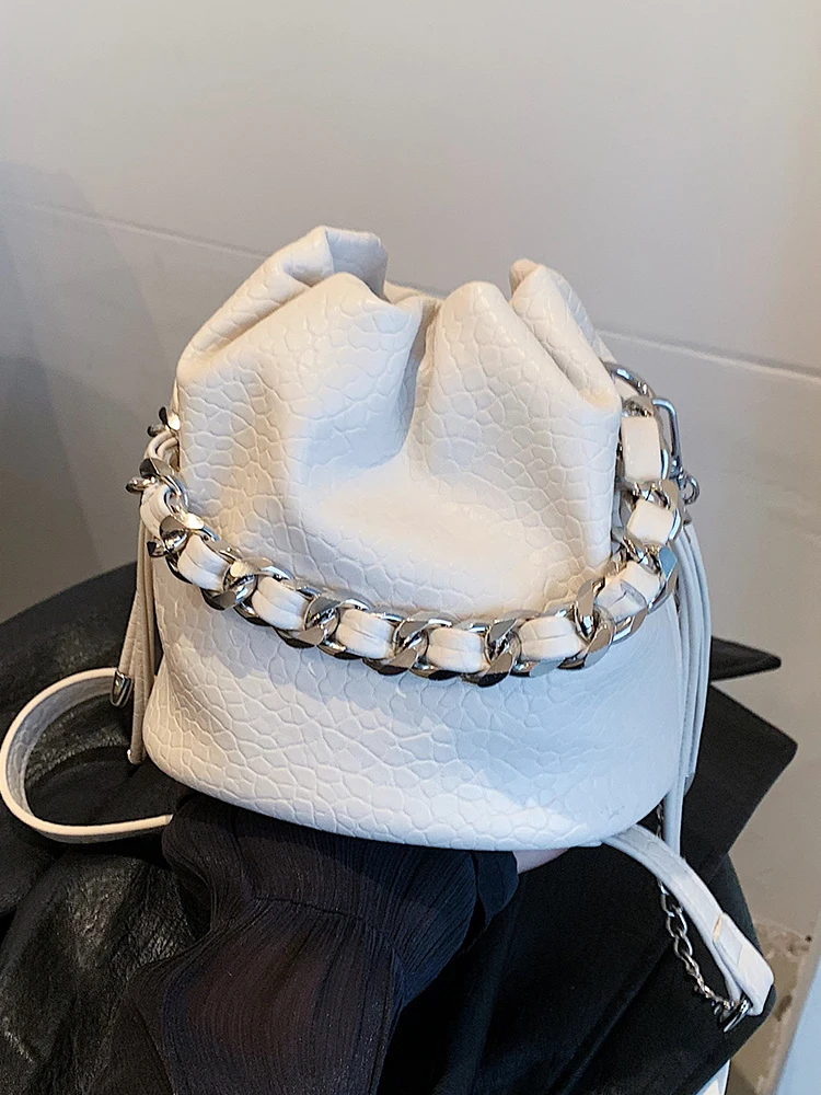 Fashion Chains Handle Bucket Bags 2023 New Popular Pu Leather Drawstring Single Shoulder Bag Versatile Women Crossbody Bag